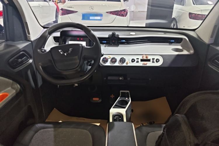 Used Wuling Hongguang MINIEV 2022 Easy Version Lithium Iron Phosphate Center Console