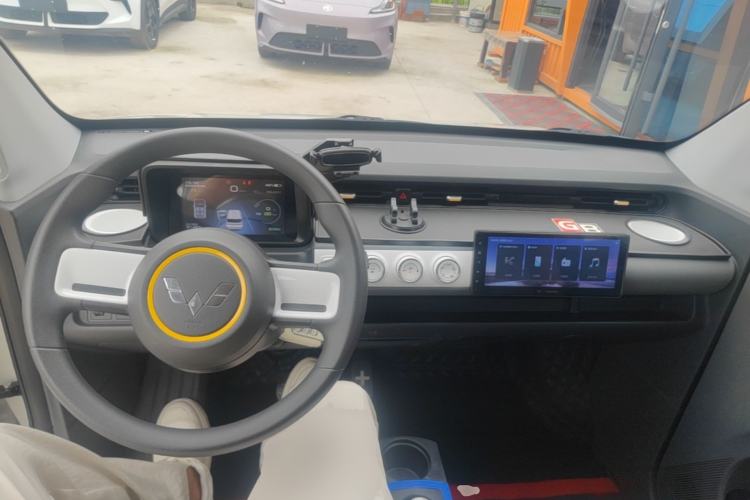 Used Wuling Hongguang MINIEV 2022 GAMEBOY 200km Gaming Edition with Lithium Iron Phosphate Center Console