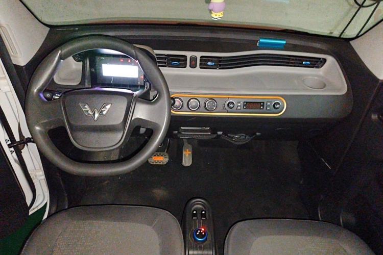 Used Wuling Hongguang MINIEV 2022 Easy Version Lithium Iron Phosphate Center Console