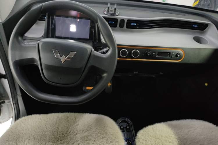 Used Wuling Hongguang MINIEV 2022 Zizai Version Lithium-NMC Center Console