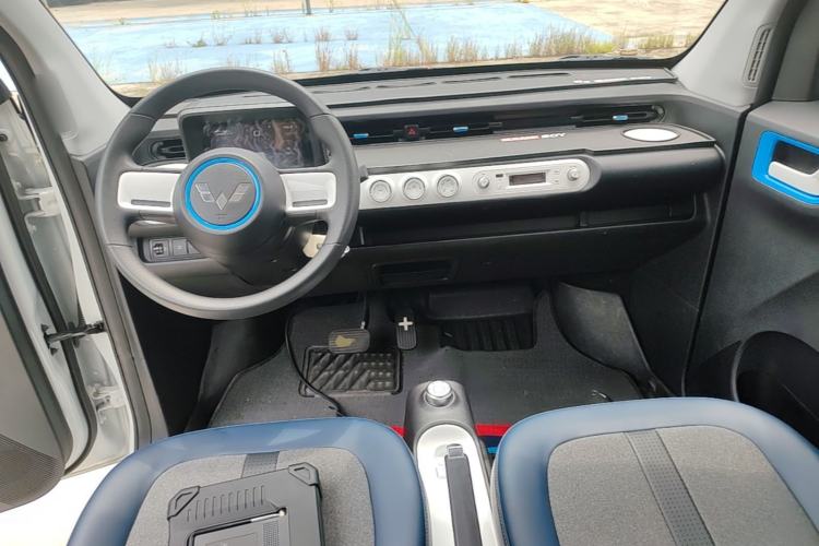 Used Wuling Hongguang MINIEV 2022 GAMEBOY 300km Enthusiast Model with Lithium Iron Phosphate Center Console