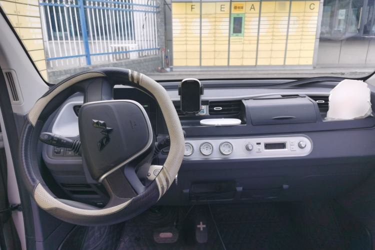Used Wuling Hongguang MINIEV 2022 Macaron Premium Model – Lithium Iron Phosphate Center Console
