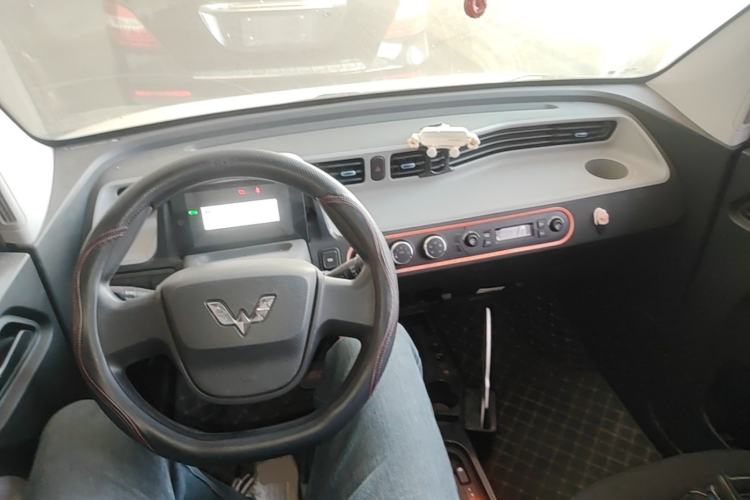 Used Wuling Hongguang MINIEV 2022 Easy Version Lithium Iron Phosphate Center Console