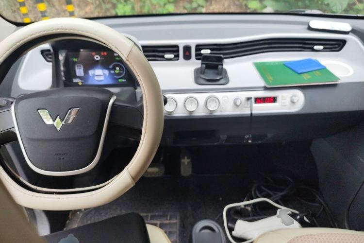 Used Wuling Hongguang MINIEV 2022 Macaron Premium Model – Lithium Iron Phosphate Center Console