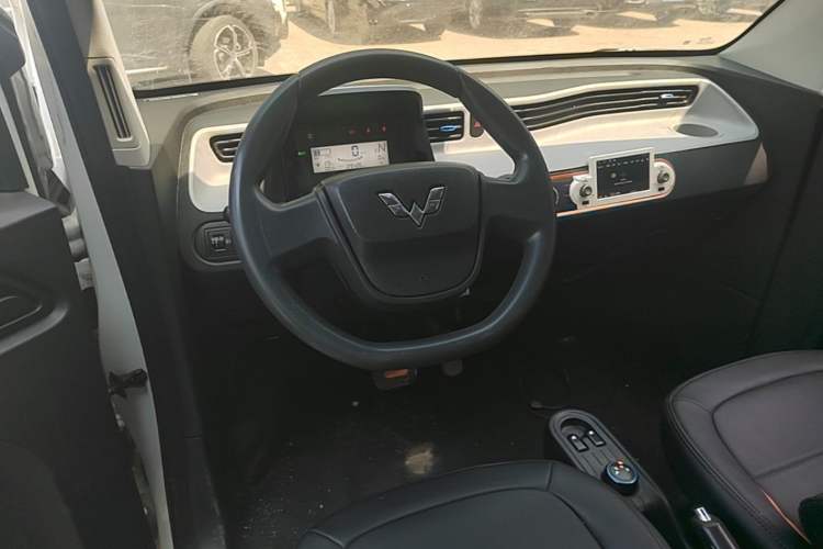 Used Wuling Hongguang MINIEV 2022 Easy Version Lithium Iron Phosphate Center Console