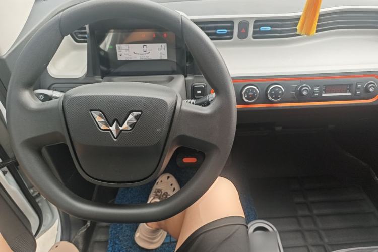 Used Wuling Hongguang MINIEV 2022 Easy Version Lithium Iron Phosphate Center Console