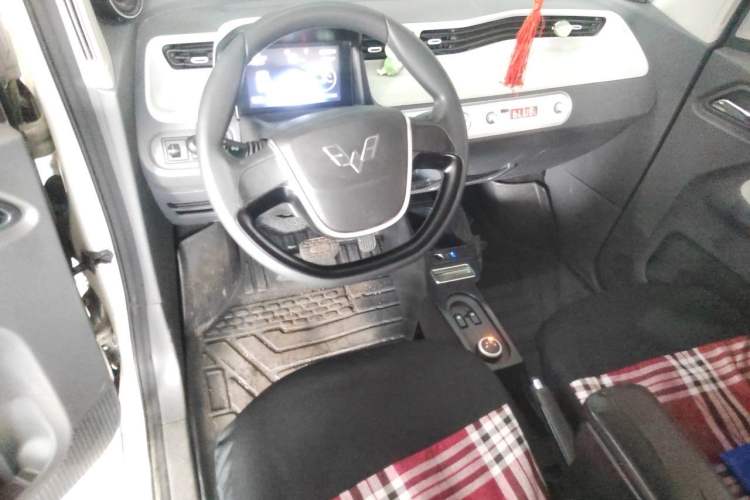 Used Wuling Hongguang MINIEV 2022 Macaron Premium Model – Lithium Iron Phosphate Center Console