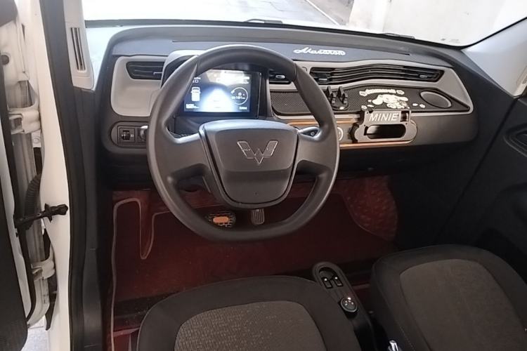 Used Wuling Hongguang MINIEV 2022 Macaron Premium Model – Lithium Iron Phosphate Center Console
