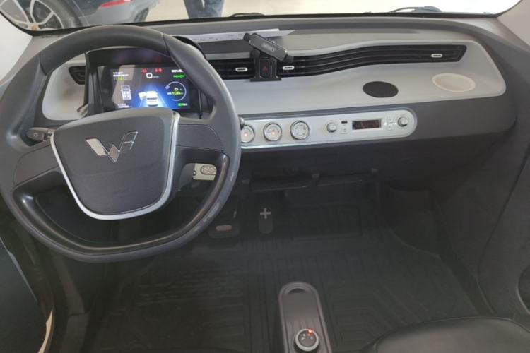 Used Wuling Hongguang MINIEV 2022 Macaron Premium Model – Lithium Iron Phosphate Center Console