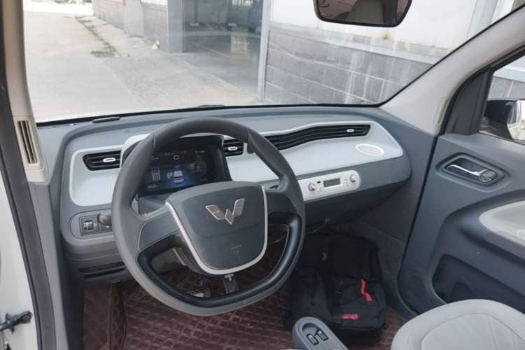 Used Wuling Hongguang MINIEV 2022 Macaron Premium Model – Lithium Iron Phosphate Center Console