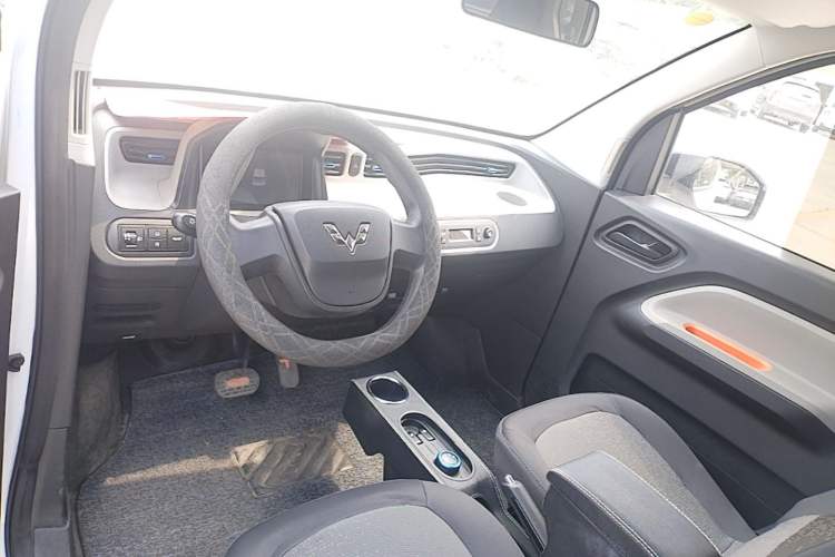 Used Wuling Hongguang MINIEV 2022 Easy Version Lithium-NMC Center Console