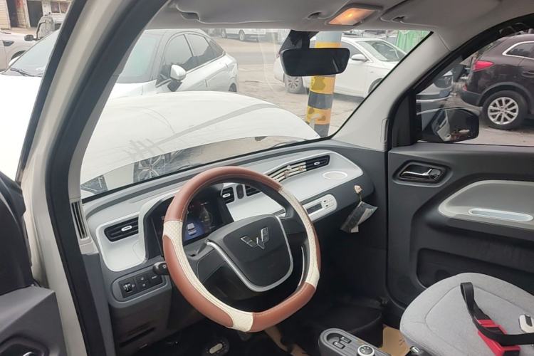 Used Wuling Hongguang MINIEV 2022 Macaron Fashion Model Lithium Iron Phosphate Center Console