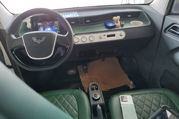 Used Wuling Hongguang MINIEV 2022 Macaron Fashion Edition Lithium-Nickel-Cobalt-Alpha-oxide Center Console