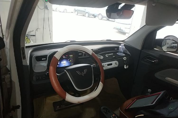 Used Wuling Hongguang MINIEV 2022 Macaron Premium Model – Lithium Iron Phosphate Center Console