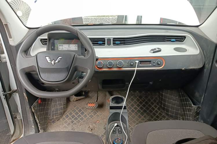 Used Wuling Hongguang MINIEV 2022 Easy Version Lithium-NMC Center Console