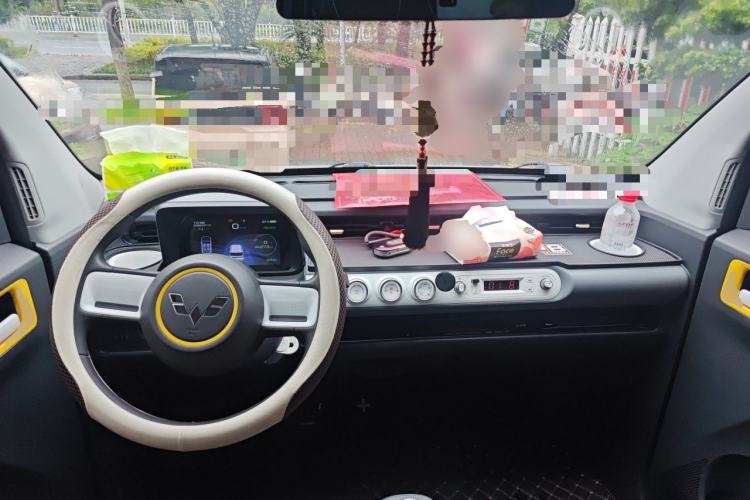 Used Wuling Hongguang MINIEV 2022 GAMEBOY 300km Enthusiast Model with Lithium Iron Phosphate Center Console