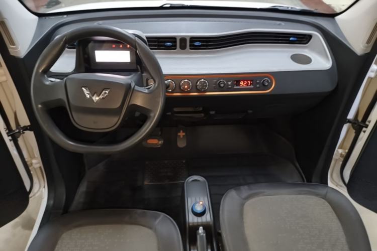Used Wuling Hongguang MINIEV 2022 Easy Version Lithium Iron Phosphate Center Console