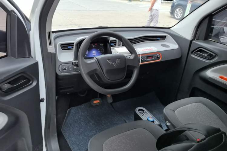 Used Wuling Hongguang MINIEV 2022 Zizai Version Lithium Iron Phosphate Center Console
