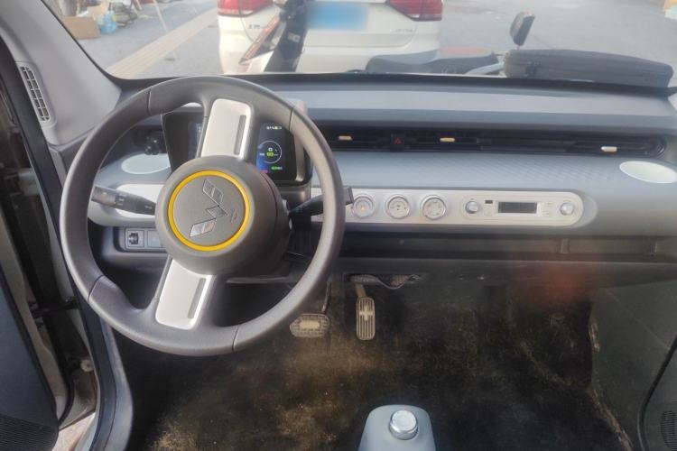 Used Wuling Hongguang MINIEV 2022 GAMEBOY 300km Enthusiast Model with Lithium Iron Phosphate Center Console