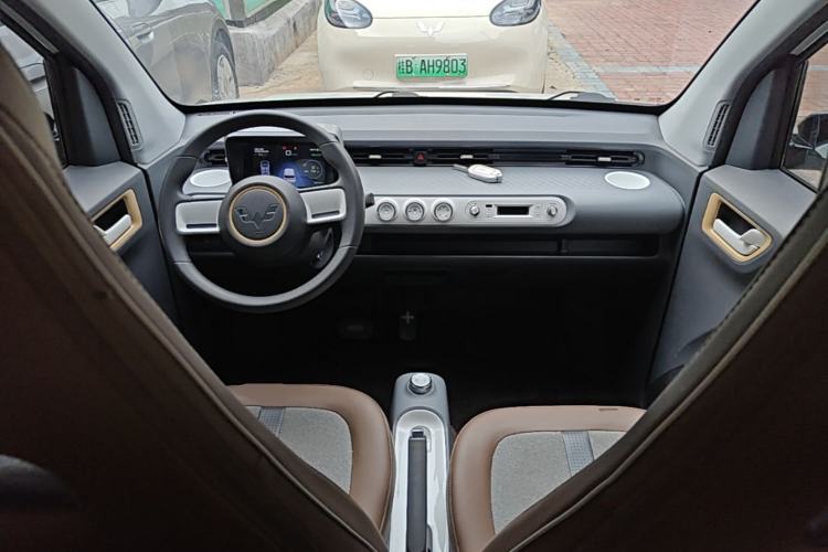Used Wuling Hongguang MINIEV 2022 GAMEBOY 300km Enthusiast Model with Lithium Iron Phosphate Center Console