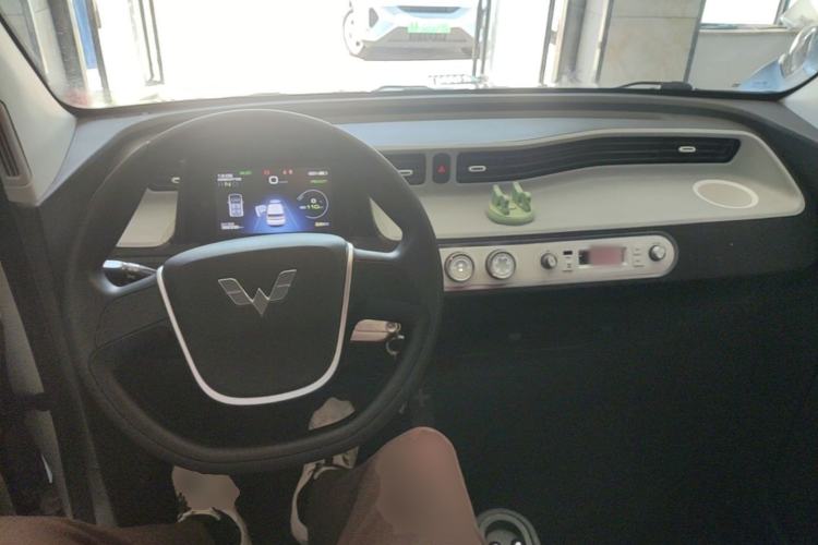 Used Wuling Hongguang MINIEV 2022 Macaron Premium Model – Lithium Ternary Battery Center Console