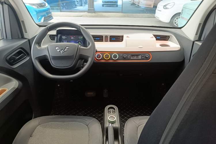 Used Wuling Hongguang MINIEV 2022 Zizai Version Lithium Iron Phosphate Center Console