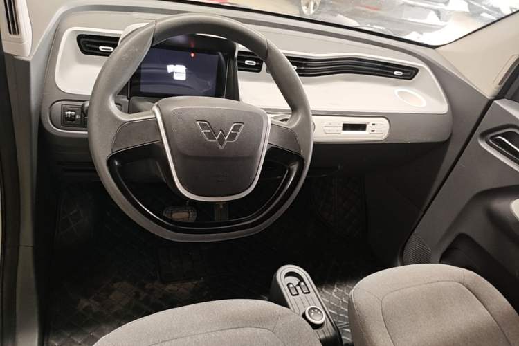 Used Wuling Hongguang MINIEV 2022 Macaron Premium Model – Lithium Iron Phosphate Center Console