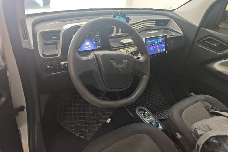 Used Wuling Hongguang MINIEV 2022 Zizai Version Lithium Iron Phosphate Center Console