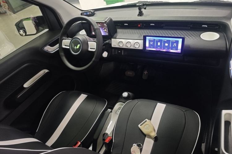 Used Wuling Hongguang MINIEV 2022 GAMEBOY 200km Gaming Edition with Lithium Iron Phosphate Center Console