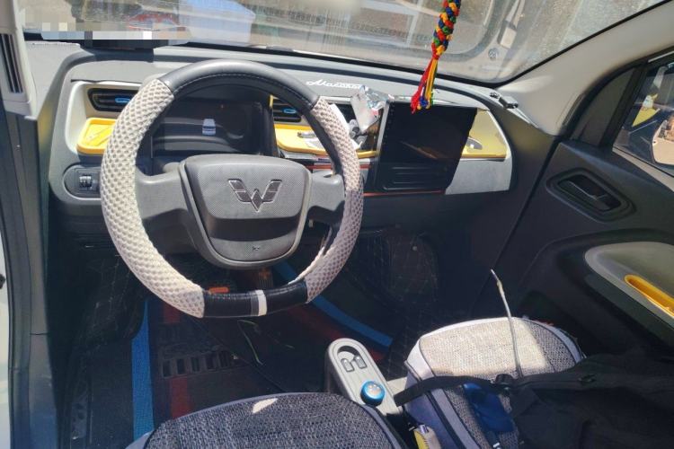 Used Wuling Hongguang MINIEV 2022 Macaron Fashion Model Lithium Iron Phosphate Center Console