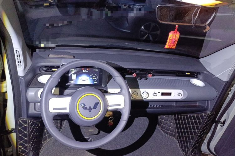 Used Wuling Hongguang MINIEV 2022 GAMEBOY 300km Enthusiast Model with Lithium Iron Phosphate Center Console