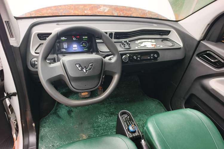 Used Wuling Hongguang MINIEV 2022 Zizai Version Lithium Iron Phosphate Center Console