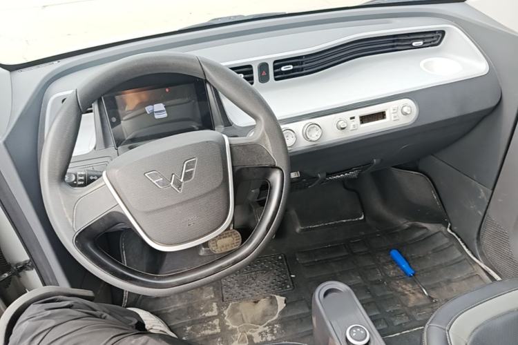 Used Wuling Hongguang MINIEV 2022 Macaron Premium Model – Lithium Iron Phosphate Center Console