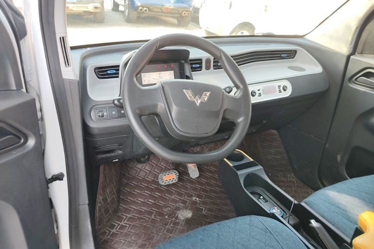 Used Wuling Hongguang MINIEV 2022 Easy Version Lithium-NMC Center Console