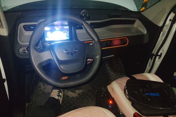 Used Wuling Hongguang MINIEV 2022 Zizai Version Lithium Iron Phosphate Center Console