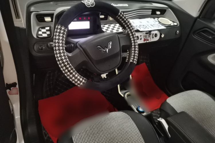 Used Wuling Hongguang MINIEV 2022 Macaron Fashion Model Lithium Iron Phosphate Center Console