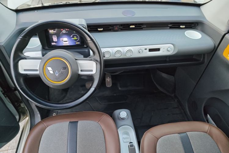 Used Wuling Hongguang MINIEV 2022 GAMEBOY 300km Enthusiast Model with Lithium Iron Phosphate Center Console