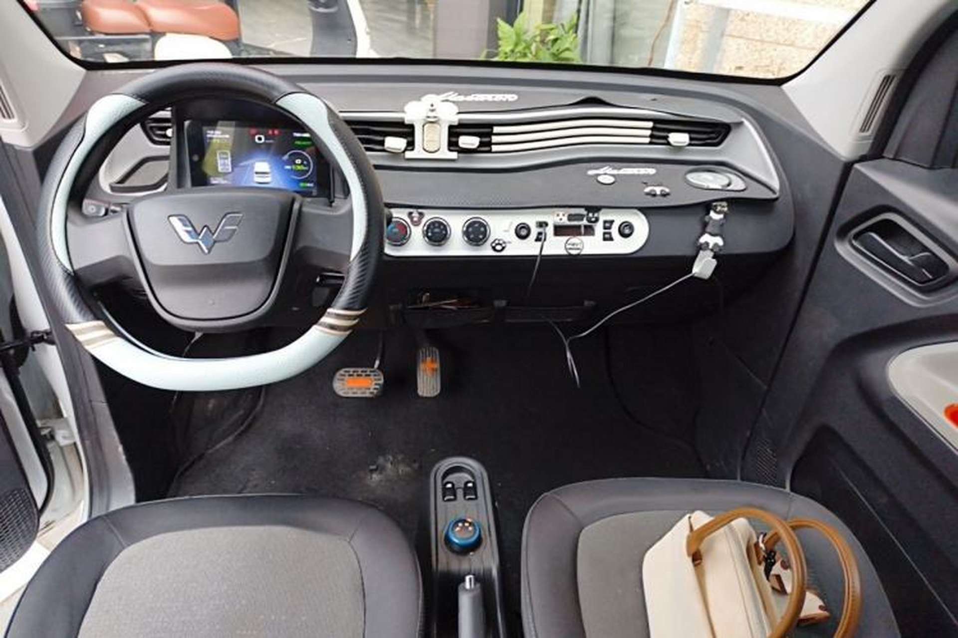 Used Wuling Hongguang MINIEV 2022 Enjoy Edition Lithium Iron Phosphate Center Console