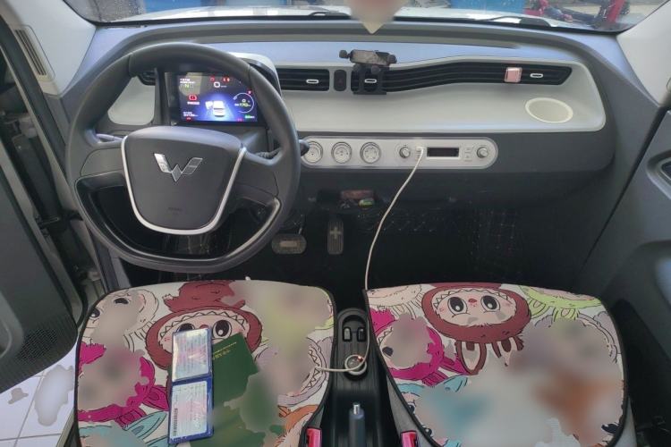 Used Wuling Hongguang MINIEV 2022 Macaron Premium Model – Lithium Iron Phosphate Center Console