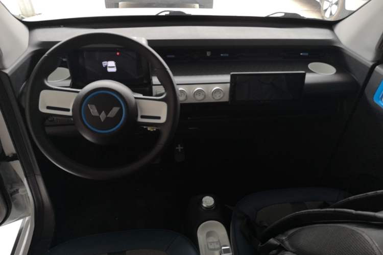 Used Wuling Hongguang MINIEV 2022 GAMEBOY 300km Enthusiast Model with Lithium Iron Phosphate Center Console