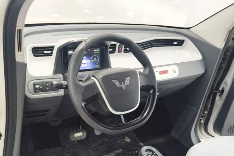 Used Wuling Hongguang MINIEV 2022 Macaron Premium Model – Lithium Ternary Battery Center Console