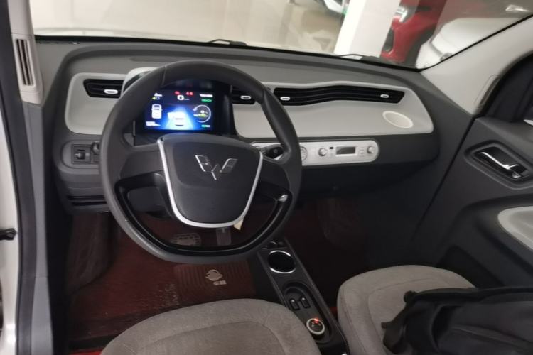 Used Wuling Hongguang MINIEV 2022 Macaron Premium Model – Lithium Iron Phosphate Center Console