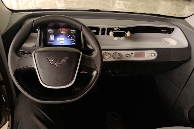 Used Wuling Hongguang MINIEV 2022 Macaron Fashion Model Lithium Iron Phosphate Center Console