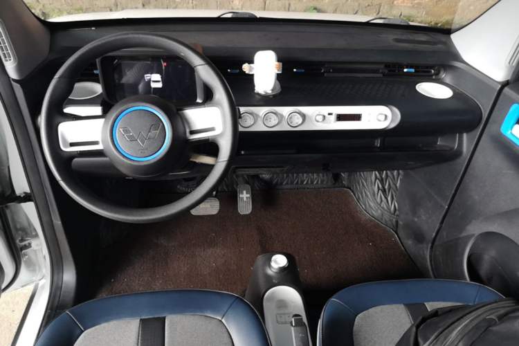 Used Wuling Hongguang MINIEV 2022 GAMEBOY 300km Enthusiast Model with Lithium Iron Phosphate Center Console