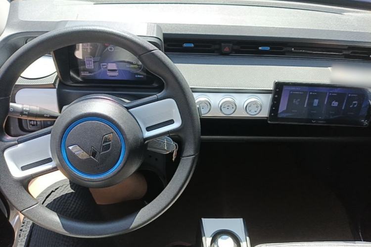 Used Wuling Hongguang MINIEV 2022 GAMEBOY 300km Enthusiast Model with Lithium Iron Phosphate Center Console
