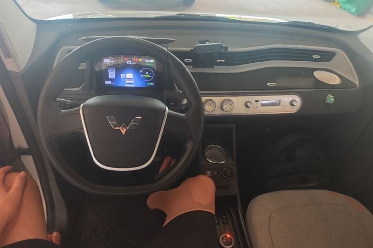 Used Wuling Hongguang MINIEV 2022 Macaron Premium Model – Lithium Iron Phosphate Center Console