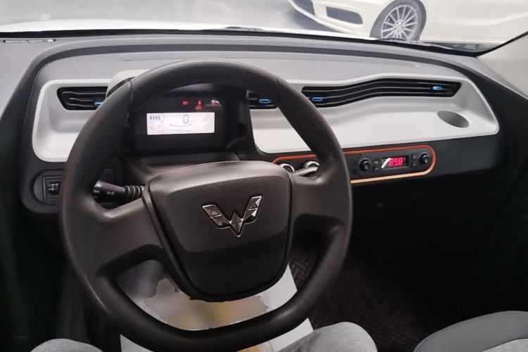 Used Wuling Hongguang MINIEV 2022 Easy Version Lithium Iron Phosphate Center Console