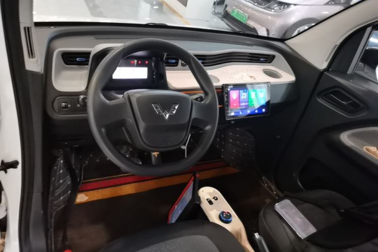 Used Wuling Hongguang MINIEV 2022 Easy Version Lithium Iron Phosphate Center Console