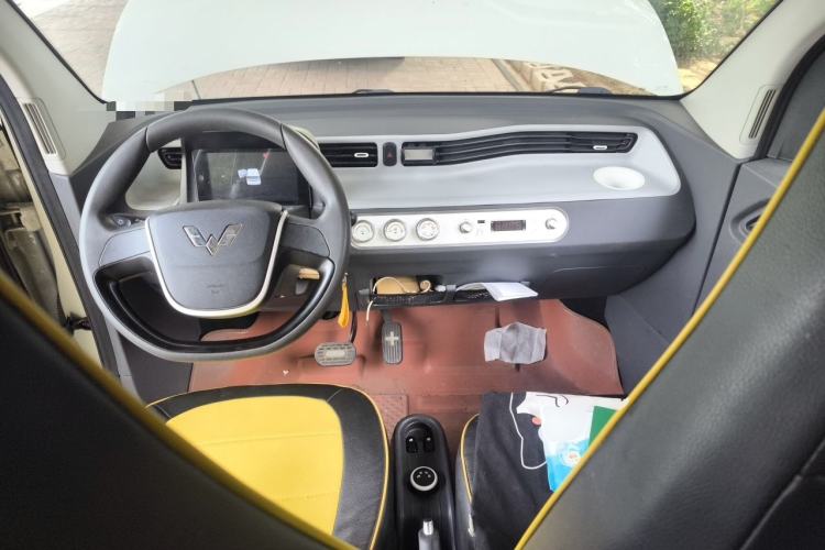 Used Wuling Hongguang MINIEV 2022 Macaron Premium Model – Lithium Iron Phosphate Center Console