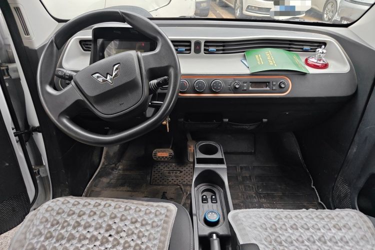 Used Wuling Hongguang MINIEV 2022 Easy Version Lithium Iron Phosphate Center Console